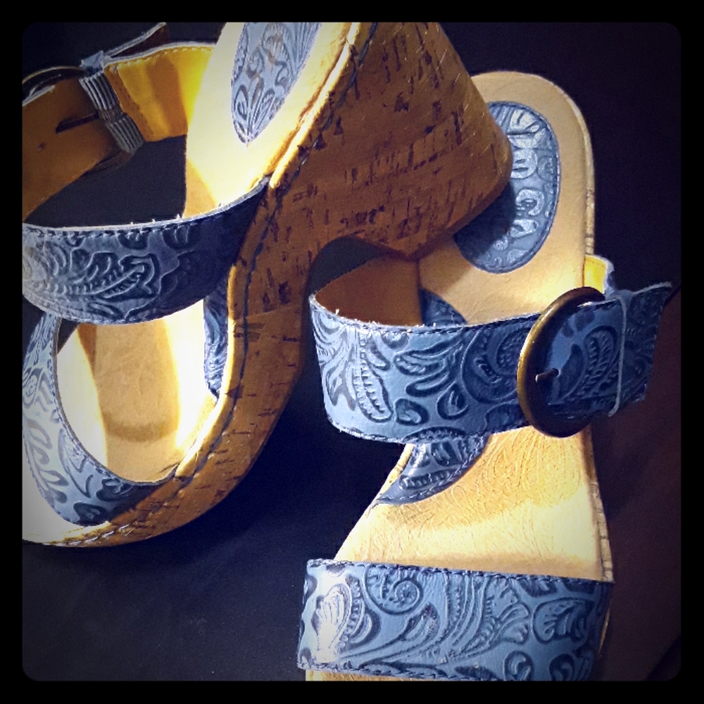 **CLOSING SOON** Gorgeous blue sandals